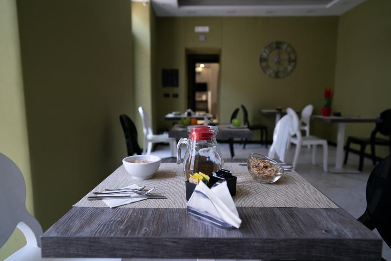 Sweet Central Hotel Caserta Ngoại thất bức ảnh